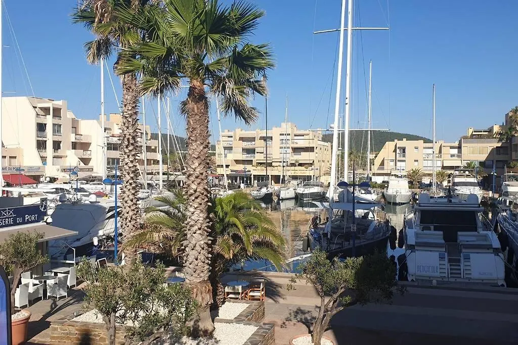 Face Mer Entre Plage Et Marina Bormes-les-Mimosas
