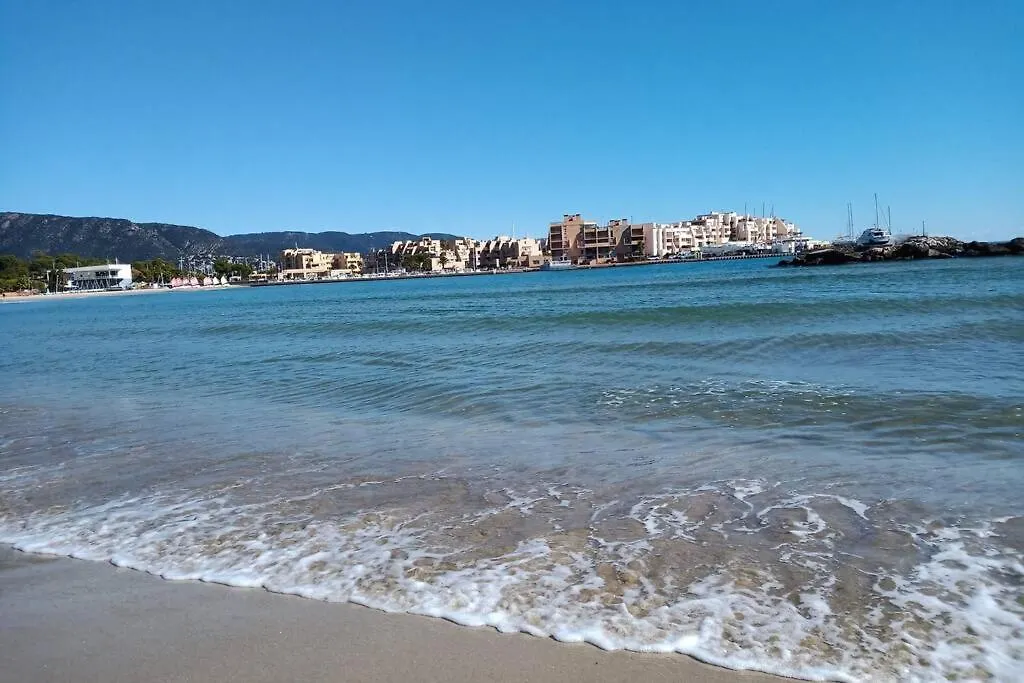 Face Mer Entre Plage Et Marina Bormes-les-Mimosas Francie